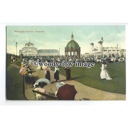 tq0367 - Norfolk - Round the Bandstand in Wellington Gardens, Yarmouth- postcard