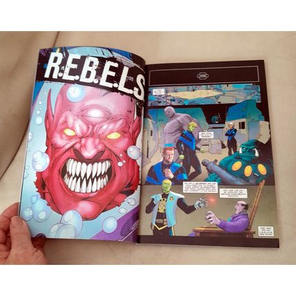 R.E.B.E.L.S. : Son and the Stars : DC Graphic Novel : Ex Library