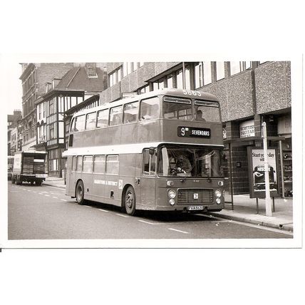 Black & White Photograph of Maidstone & District Motor Services Ltd. - FKM 863V