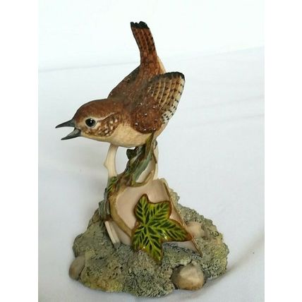 BORDER FINE ARTS, WREN ON TEACUP, RB5, Ayres, Ladybird. 1985, Very Rare.