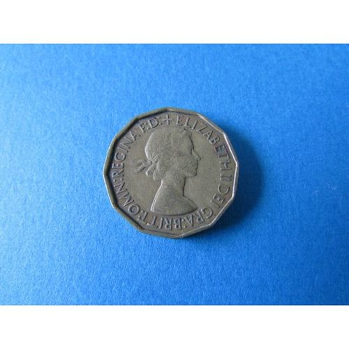 1953 QUEEN ELIZABETH II BRASS THREEPENCE - COIN - 1 FREE POST. B