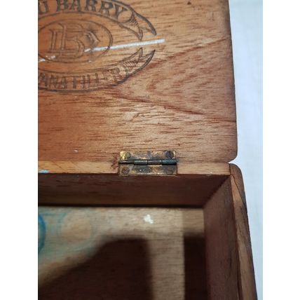 Vintage Du Barry Victoria Cigar Box