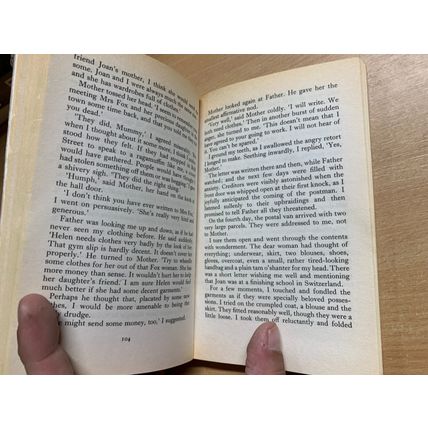 1982 HELEN FORRESTER "LIVERPOOL MISS" AUTOBIOGRAPHY PAPERBACK BOOK (P2)