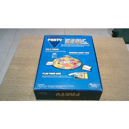 TRIVIAL PURSUIT PARTY: FAST & FUN TRIVIA ( Hasbro)