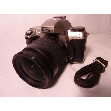 Nikon N65 35mm Film Camera with 28-80mm lens