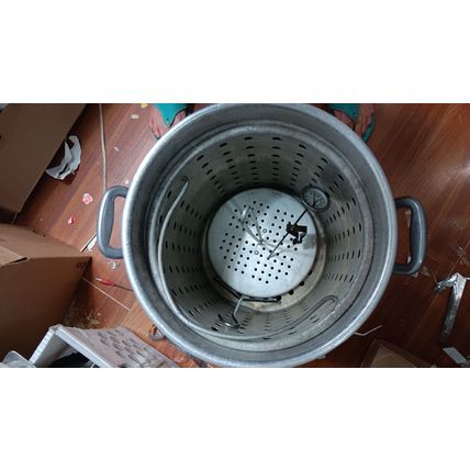 Bayou Classic All-Purpose Aluminum Stockpot Boil Basket 34-Qt Thermometer Hook