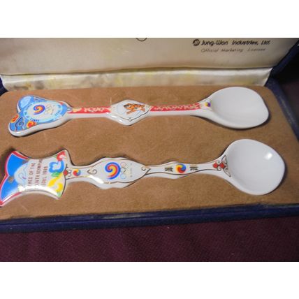 1988 OLYMPICS Seoul Korea Set of 2 Ceramic Spoon Set! $20.00 Shipped!