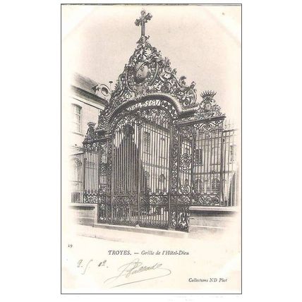 10 - TROYES - la grille de l'hôtel Dieu