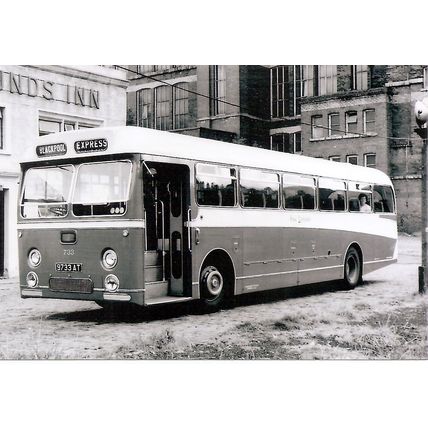 Black & White Photograph of East Yorkshire Motor Services Ltd. - 9733 AT