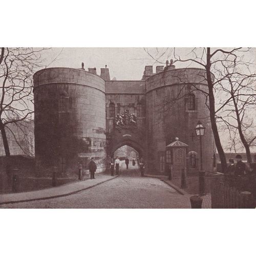 Tower of London, London Postcard (LN72143)