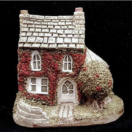 Lilliput Lane Holly Cottage Vintage Ornament