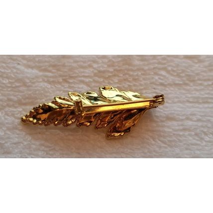Small Gold Tone Leaf Brooch