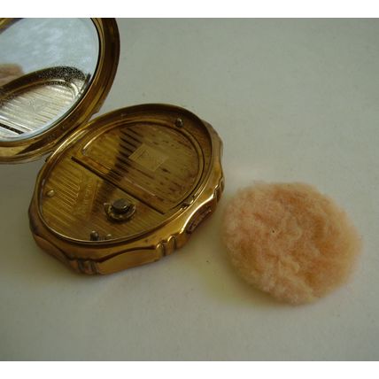 Kigu Working Musical Powder Compact 1963 Concerto 77 Series Butterfly & Blossom