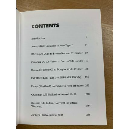 2001 1ST EDITION "CIVIL AIRCRAFT" ROBERT JACKSON ILLUSTRATED HARDBACK BOOK (P4)