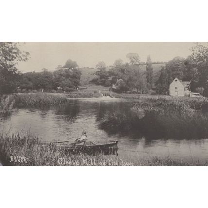 Man Fishing Boat Cleeve Mill On The Avon Worcester Old Postcard