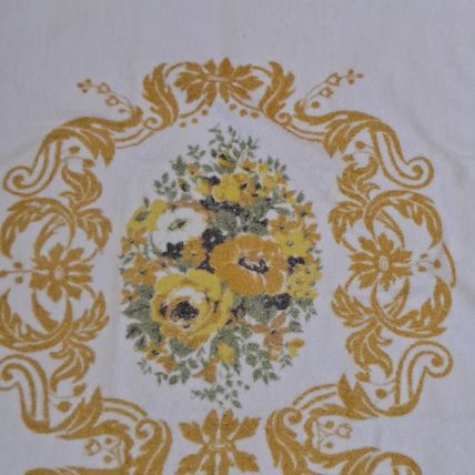 Vintage FLORAL BATH TOWEL Yellow Flowers Cannon? 43" x 24 1/2"