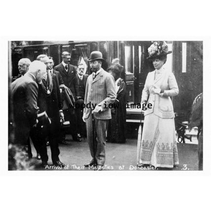 pu0049 - King George V & Queen Mary arrive Doncaster , Yorks - print 6x4
