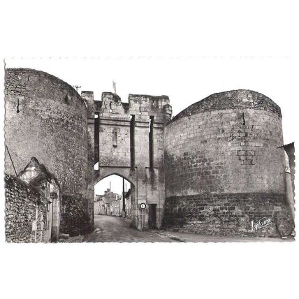 49 - Montreuil-Bellay - la porte nouvelle