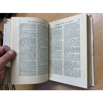 c1950 "MRS BEETON'S ALL ABOUT COOKERY" ILLUSTRATED HARDBACK BOOK (P4)