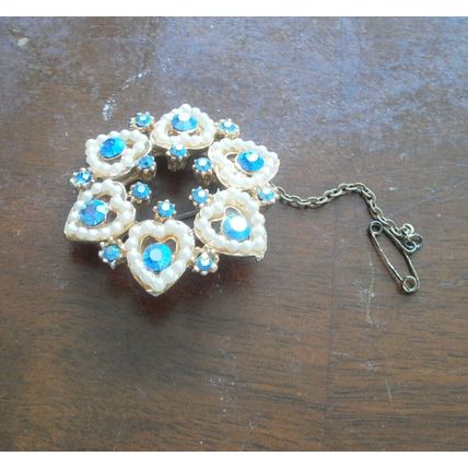 Vintage Glass & Faux Pearl Brooch (Blue Stones in Faux Pearl Hearts)