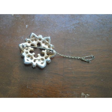 Vintage Glass & Faux Pearl Brooch (Blue Stones in Faux Pearl Hearts)