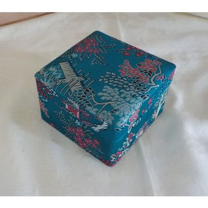 Vintage Silk Embroidered Sturdy Chinese Box (8cm x 8cm x 5cm)