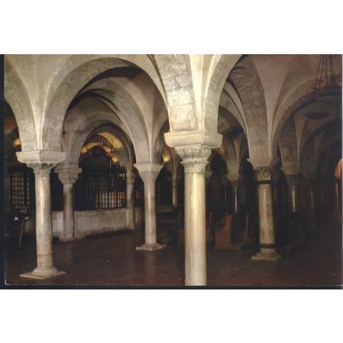 Italy Postcard - Bari - Cripto con tomba di S. Nicola