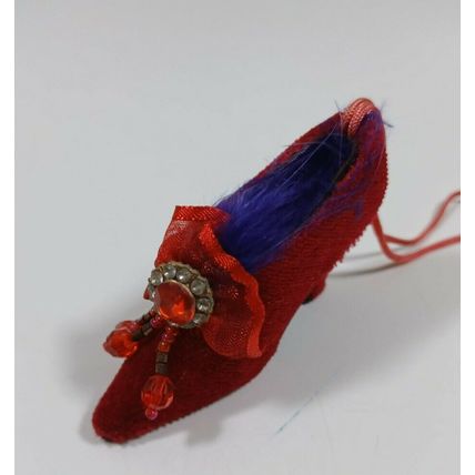 1 1/2 inch velvet red minature shoe (12)