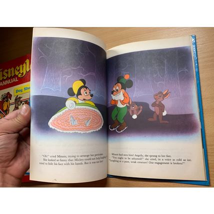 1969 WALT DISNEY "MICKEY & MINNIE AT SAINT MORITZ" UK HARDBACK BOOK (LL) ref:BRA