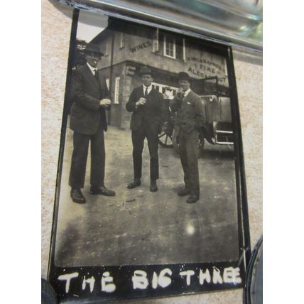 3 x MEN THE BLACK SWAN, PEASE POTTAGE, SUSSEX King & Barnes Ale old photograph =