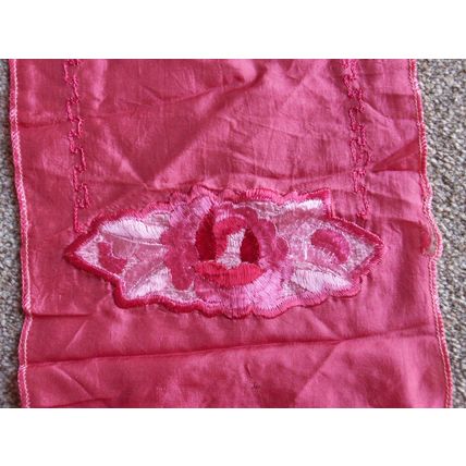 VINTAGE ASSORTMENT OF COTTON, SILK LACE & POLYESTER MATS etc **GC**