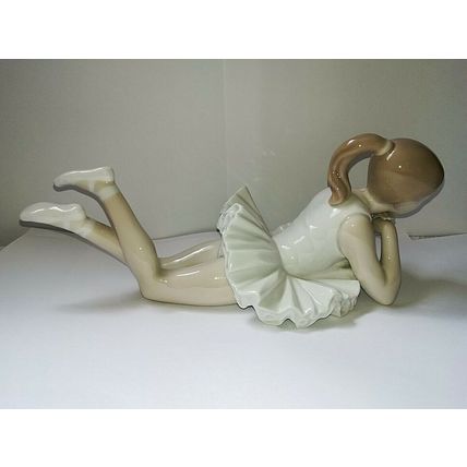 NAO by LlADRO Figurine, STUNNING BALLERINA LYING, Wonderful, Very Rare.