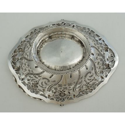 6" Swing Handled Epergne Sweetmeats Basket, London 1768, Thomas Foster, 152mm
