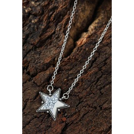 White Star Shape Pendant Chain Necklace