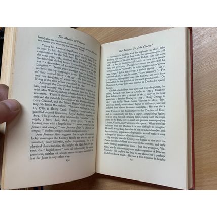 1942 DOROTHY MARGARET STUART "THE MOTHER OF VICTORIA" ILLUSTRATED HB BOOK (P4)