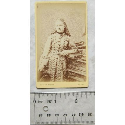 Carte-de-visite Reston, Stretford Photographic Studio - girl