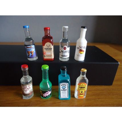 New Dolls House 8 Miniature 1:12 Scale Assorted Liqueur Bottles *UK Seller*
