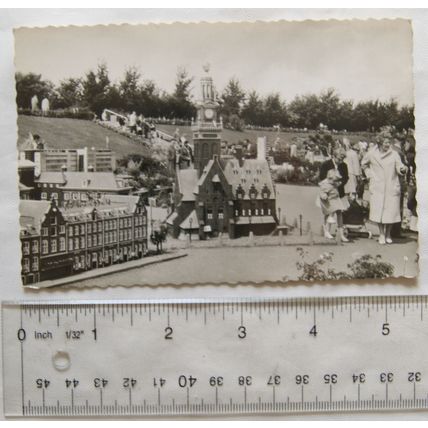 old postcard Madurodam Model Village, The Weigh House