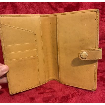 Vintage Classic Leather Beige Than Coach Long Wallet