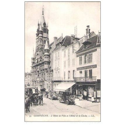 60 - COMPIEGNE - L'Hôtel de Ville et l' Hôtel de la Cloche