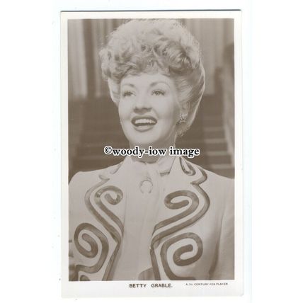 b5132 - Film Actress - Betty Grable, Picturegoer No.W152 - postcard