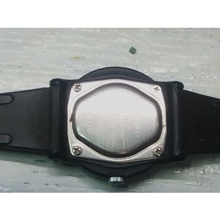 Vintage Quantum Unisex Water Resistant Black Watch 1980s