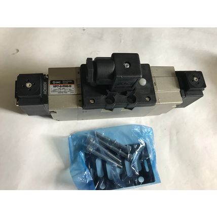NEW SMC VP7-8-FHG-D PLEUMATIC ISO DOUBLE SOLENIOD VALVE, SIZE 2 AC100V,EJ