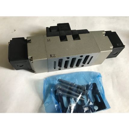 NEW SMC VP7-8-FHG-D PLEUMATIC ISO DOUBLE SOLENIOD VALVE, SIZE 2 AC100V,EJ