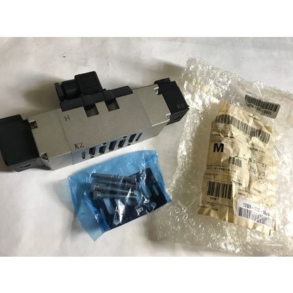 NEW SMC VP7-8-FHG-D PLEUMATIC ISO DOUBLE SOLENIOD VALVE, SIZE 2 AC100V,EJ
