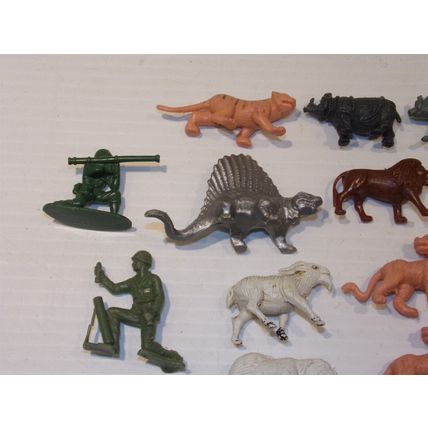 Plastic Toys MUSCLE Men, Jungle Zoo Safari Animals GI Joe Lot of 18 Hong Kong