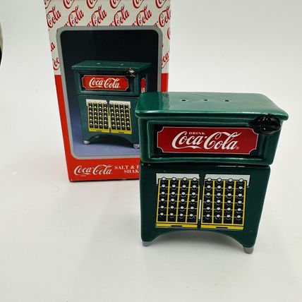 Coca-Cola Salt & Pepper Shaker Vending Machine Ceramic Vintage