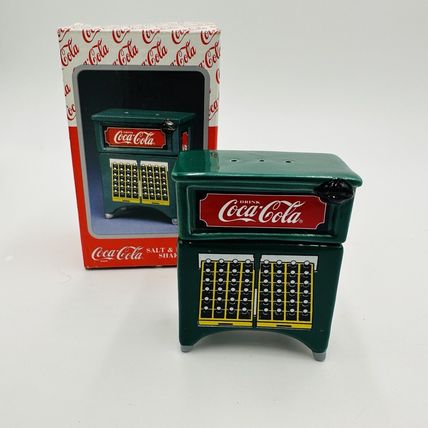 Coca-Cola Salt & Pepper Shaker Vending Machine Ceramic Vintage