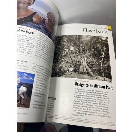 National Geographic Magazine August 2001 Going Public - Vintage Collectable