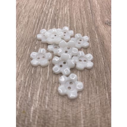 15mm White Baby and Children's Flower Buttons 2 Hole Acrylic Cardigans Knitting